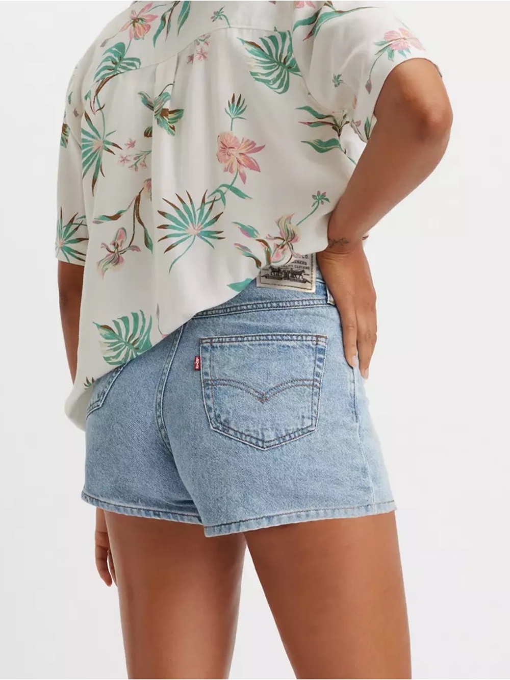 🎉 HOST PICK: Levi's '80s Mom Shorts - Light Blue Denim